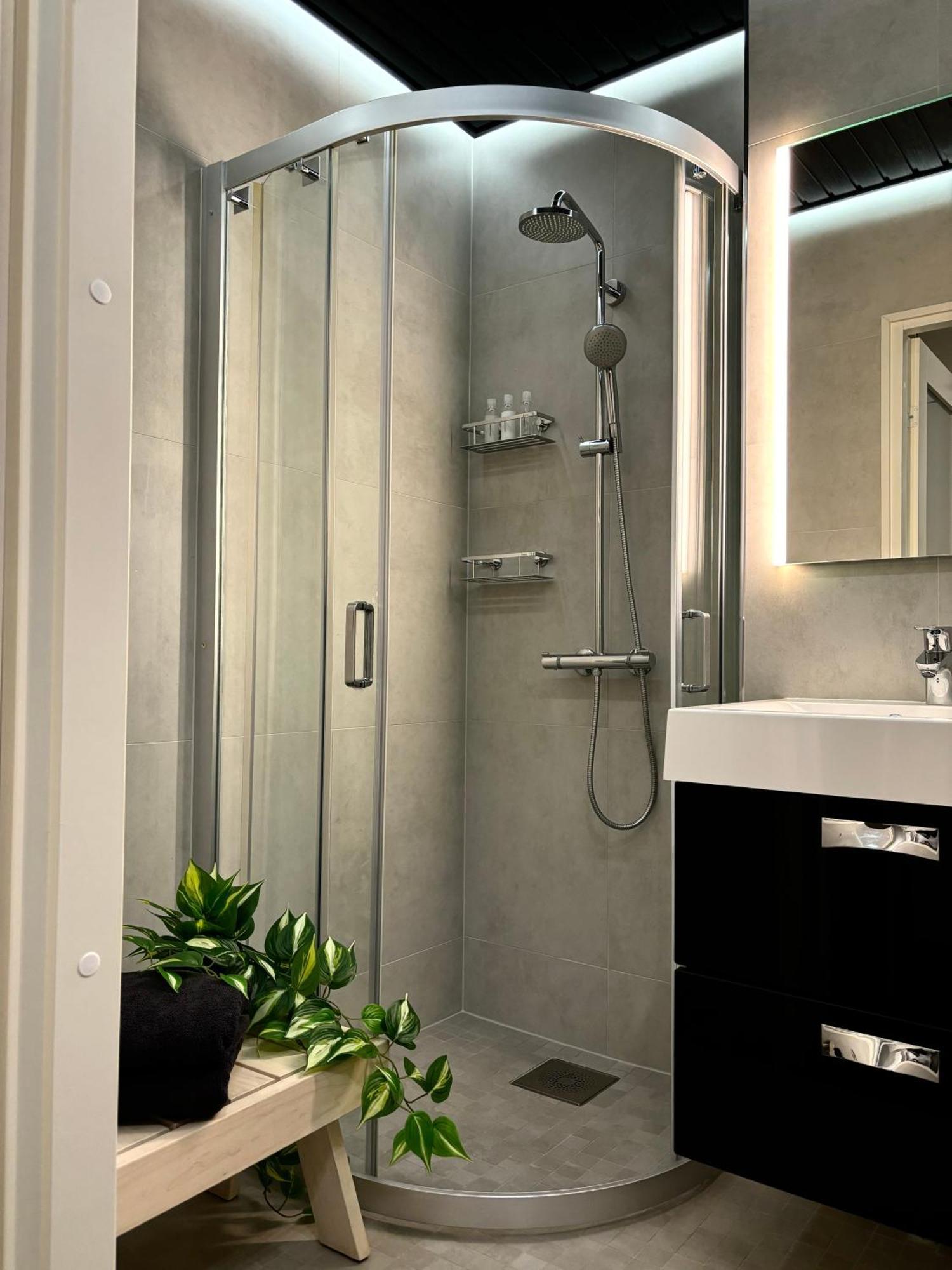 Vartiomaja - Beautiful Apartment Near Arktikum Rovaniemi Zewnętrze zdjęcie